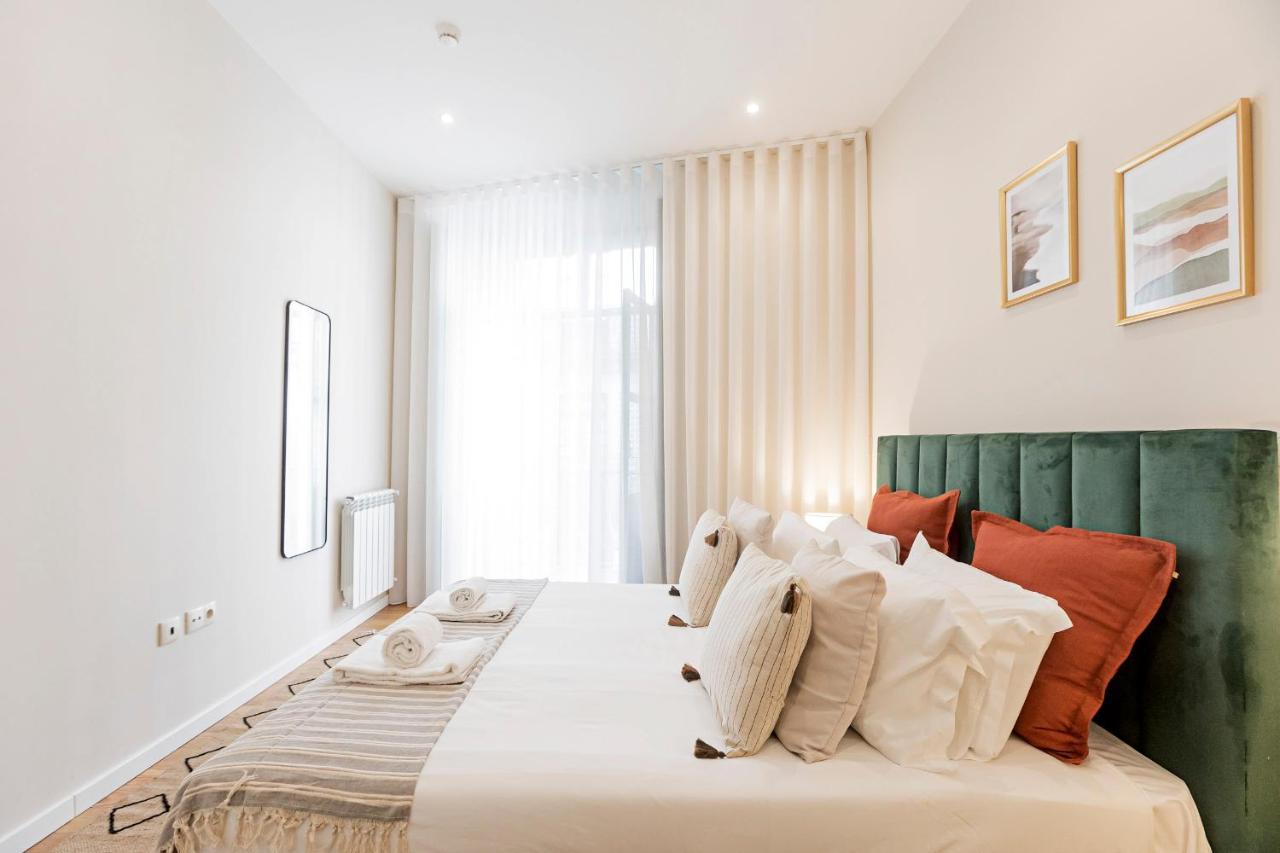 Brand New 4Br W/ 200Yrs Of History In Central Porto By Lovelystay Buitenkant foto