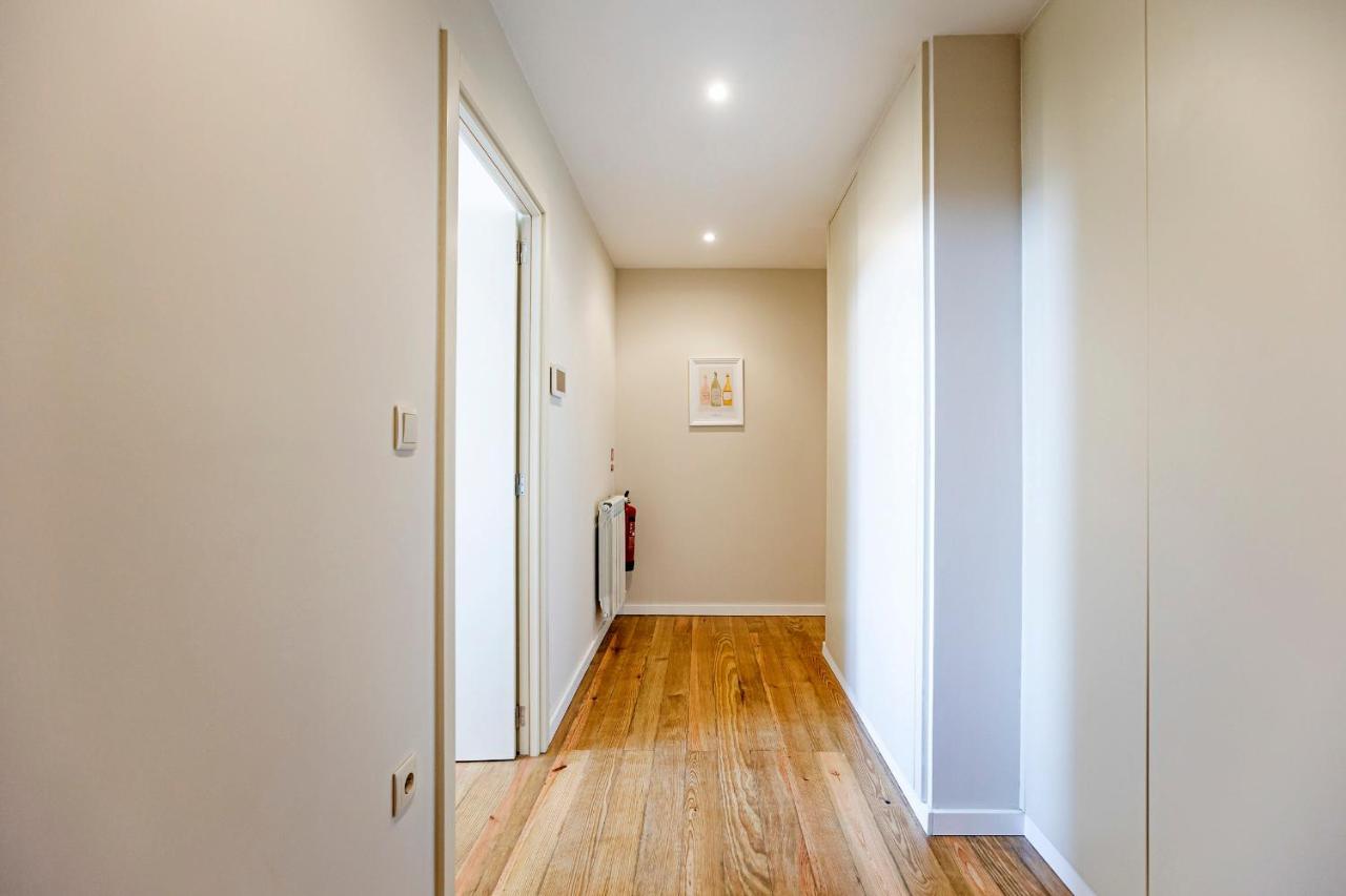 Brand New 4Br W/ 200Yrs Of History In Central Porto By Lovelystay Buitenkant foto