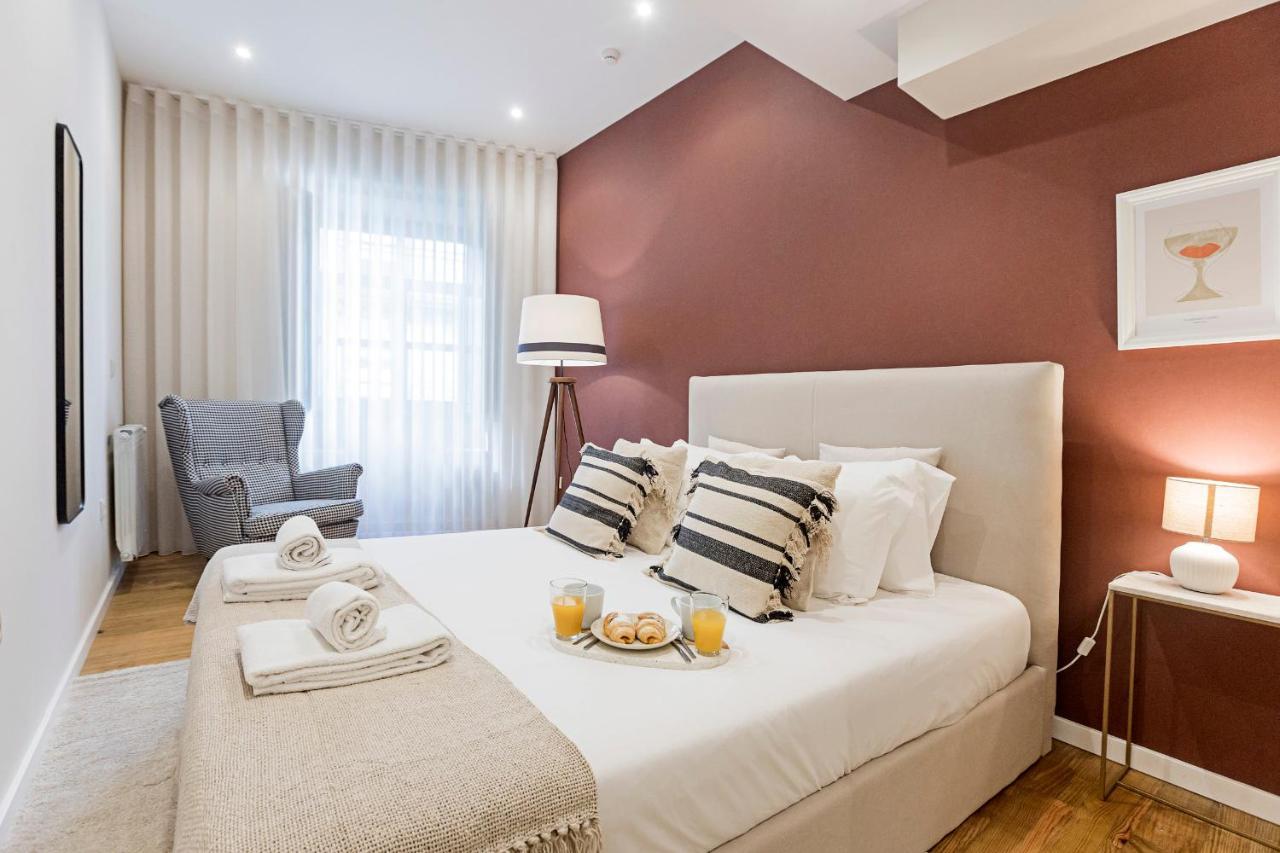 Brand New 4Br W/ 200Yrs Of History In Central Porto By Lovelystay Buitenkant foto