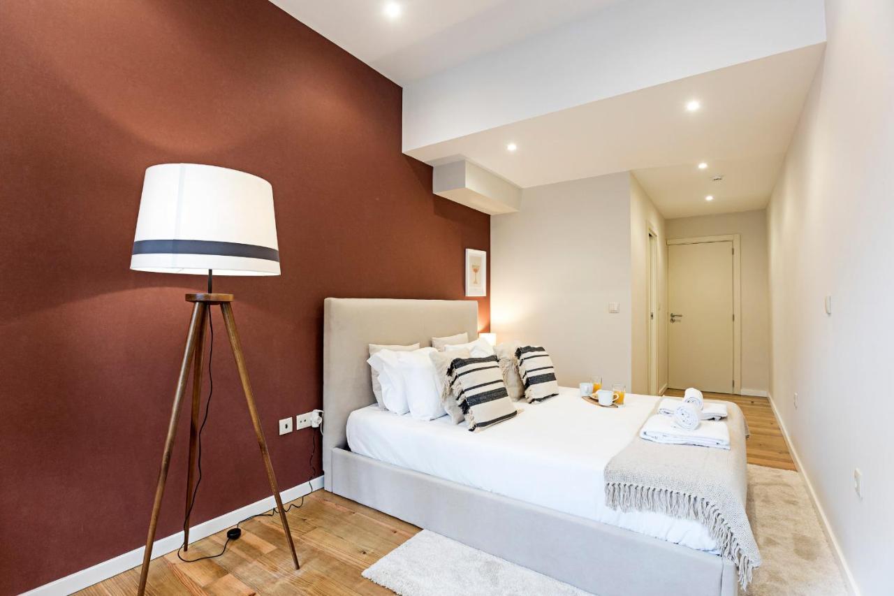 Brand New 4Br W/ 200Yrs Of History In Central Porto By Lovelystay Buitenkant foto