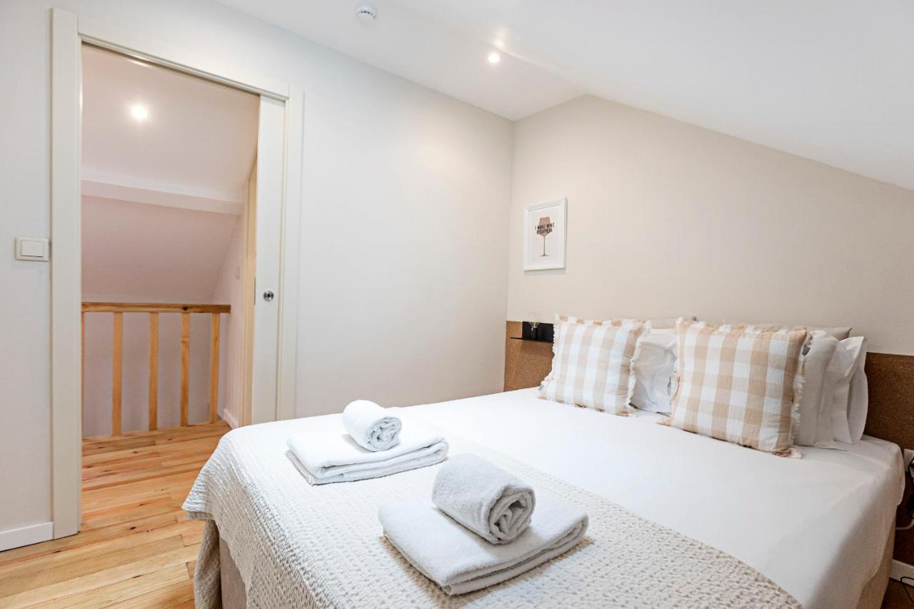 Brand New 4Br W/ 200Yrs Of History In Central Porto By Lovelystay Buitenkant foto