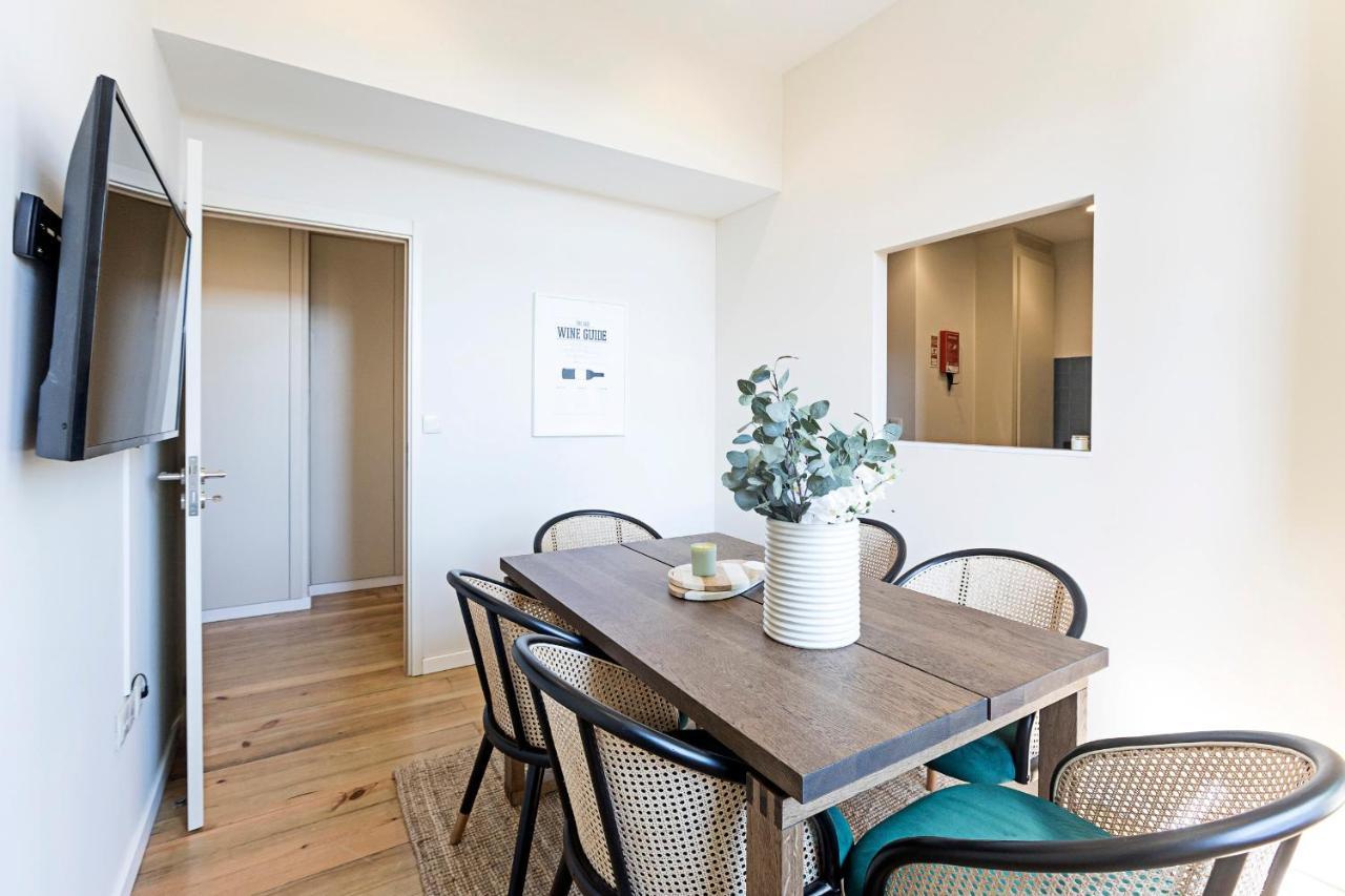 Brand New 4Br W/ 200Yrs Of History In Central Porto By Lovelystay Buitenkant foto